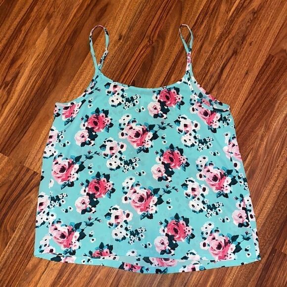 4 For $50 🎃Kirra Floral Tank Size Medium - Picture 3 of 4